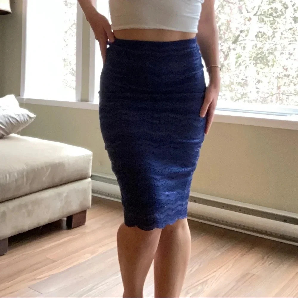 LE CHATEAU High-waist lace pencil skirt size XS